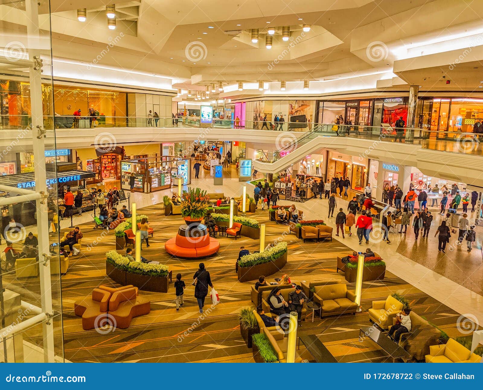 Shopping No Interior Do Shopping Em Escala Superior Do Westfarms