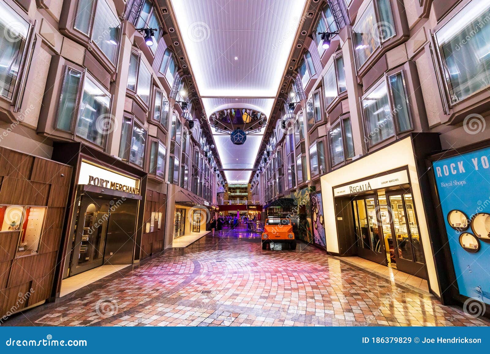 Royal Promenade, Adventure of the Seas.