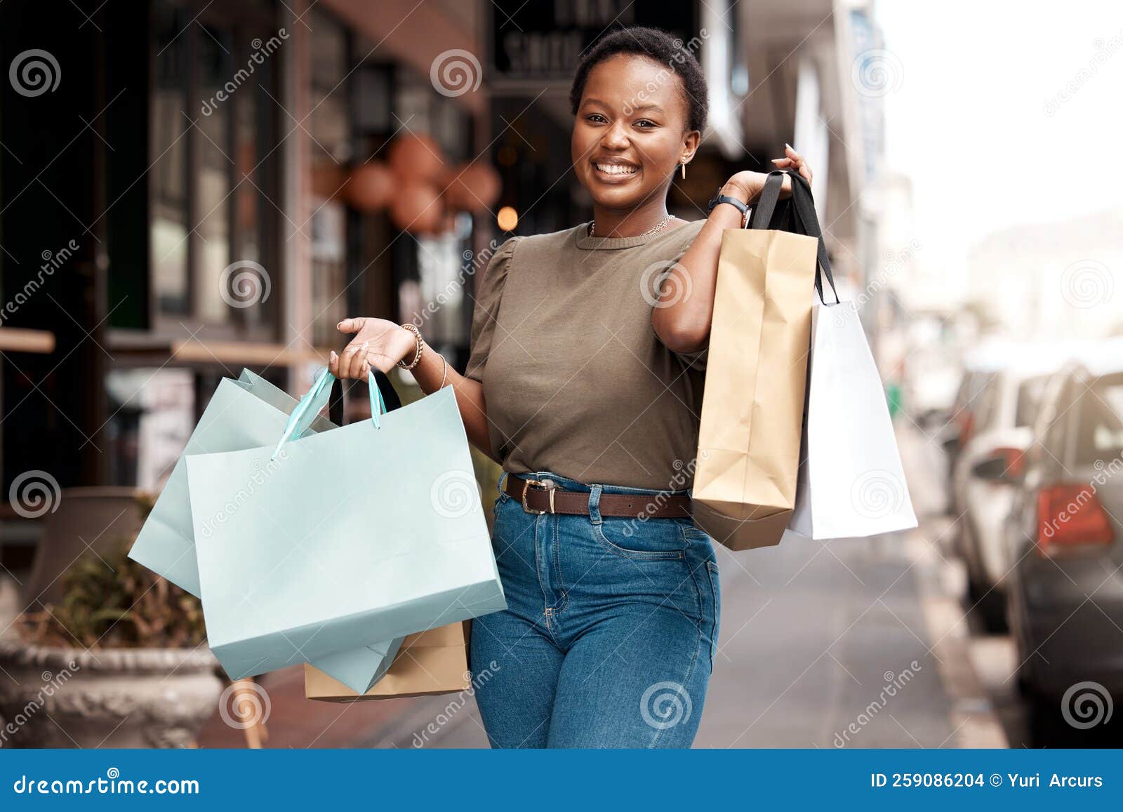 Shopping, Shopping, Shopping. Portrait of an Attractive Young Woman ...