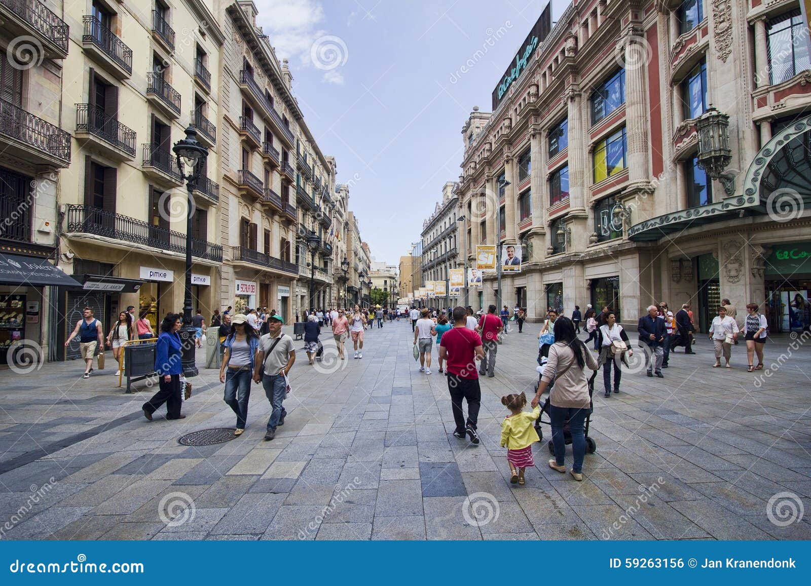 Shoppinggata I Barcelona Redaktionell Bild Bild Av L genheter 59263156 shoppinggata-i-barcelona-redaktionell-bild-bild-av-l-genheter-59263156