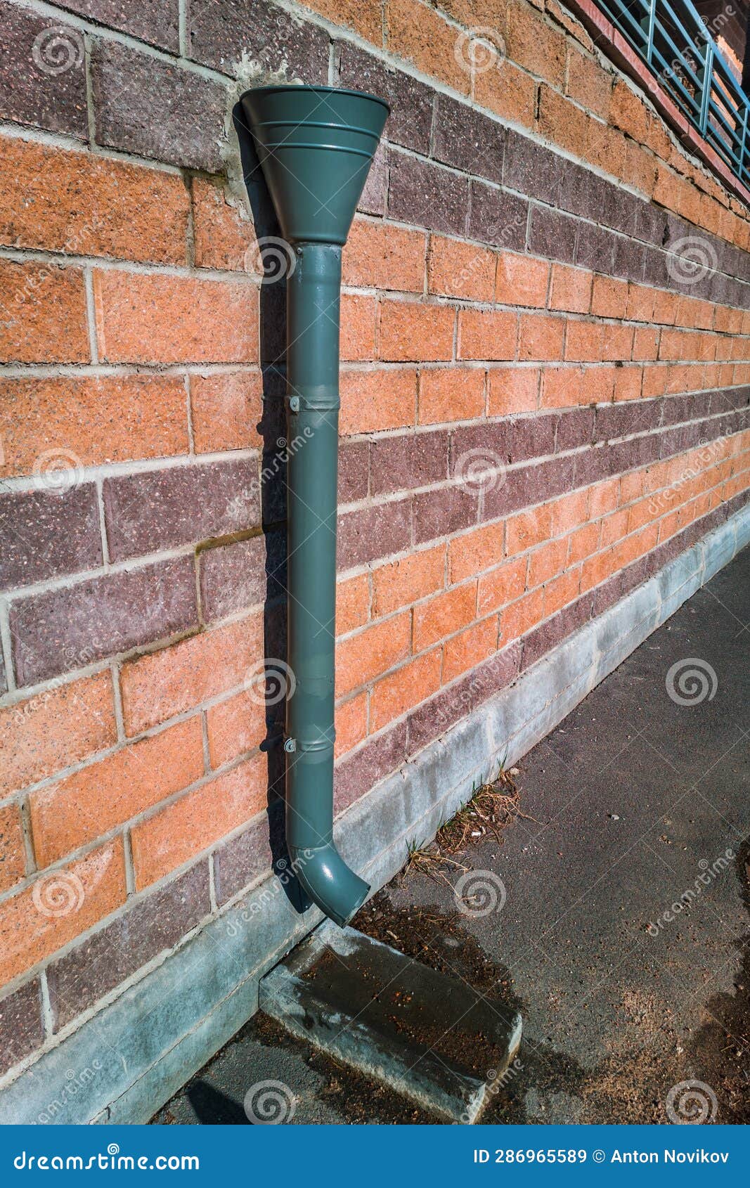 Short plastic downspout stock image. Image of siding 286965589