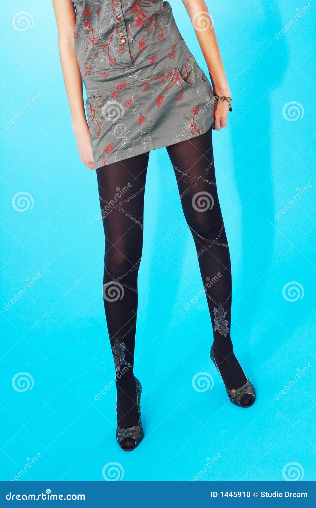 1,001 Short Skirts With Leggings Stock Photos, High-Res Pictures