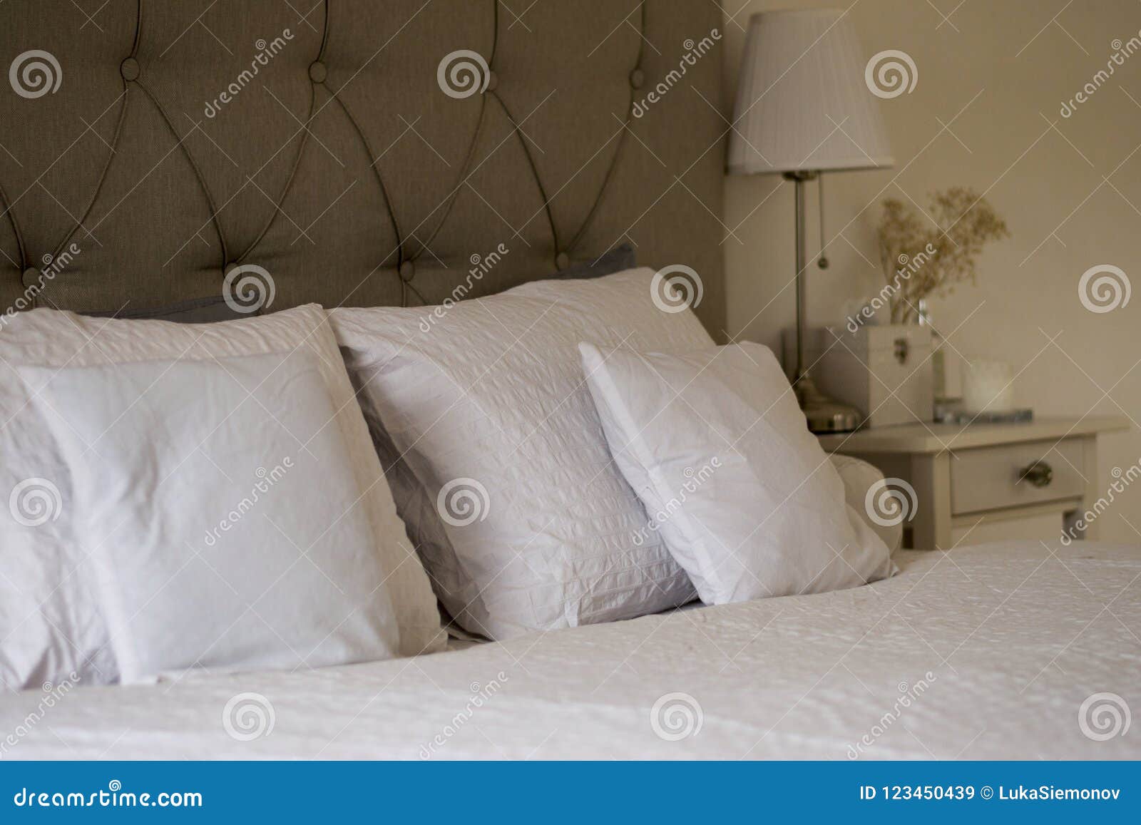 small round bed pillows