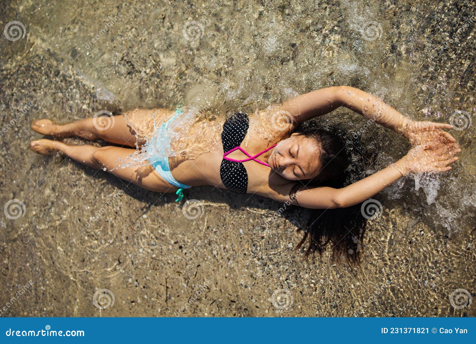 Girl Unconscious In Shallow Water Sexy Naked