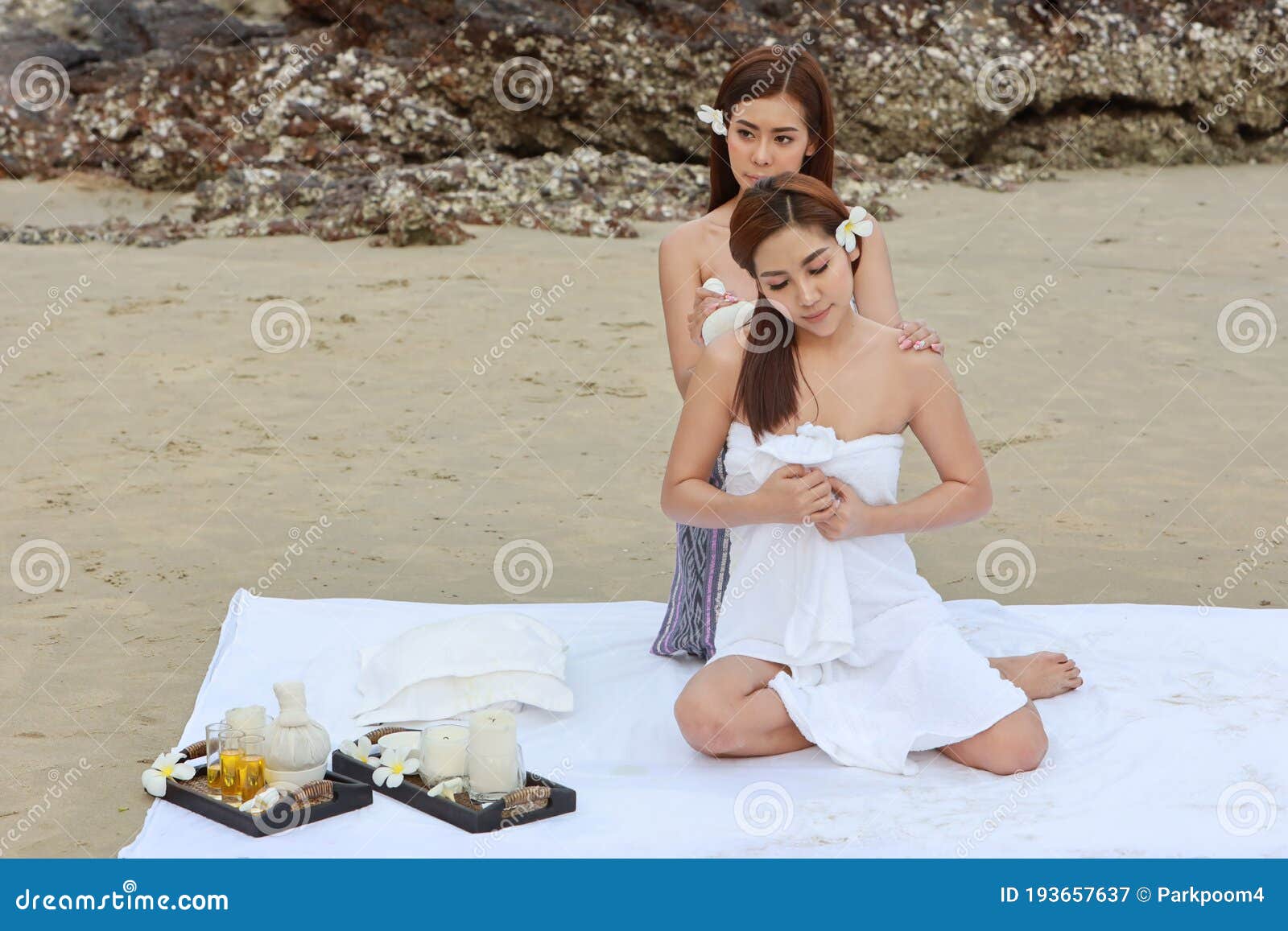 2 girls massage asian