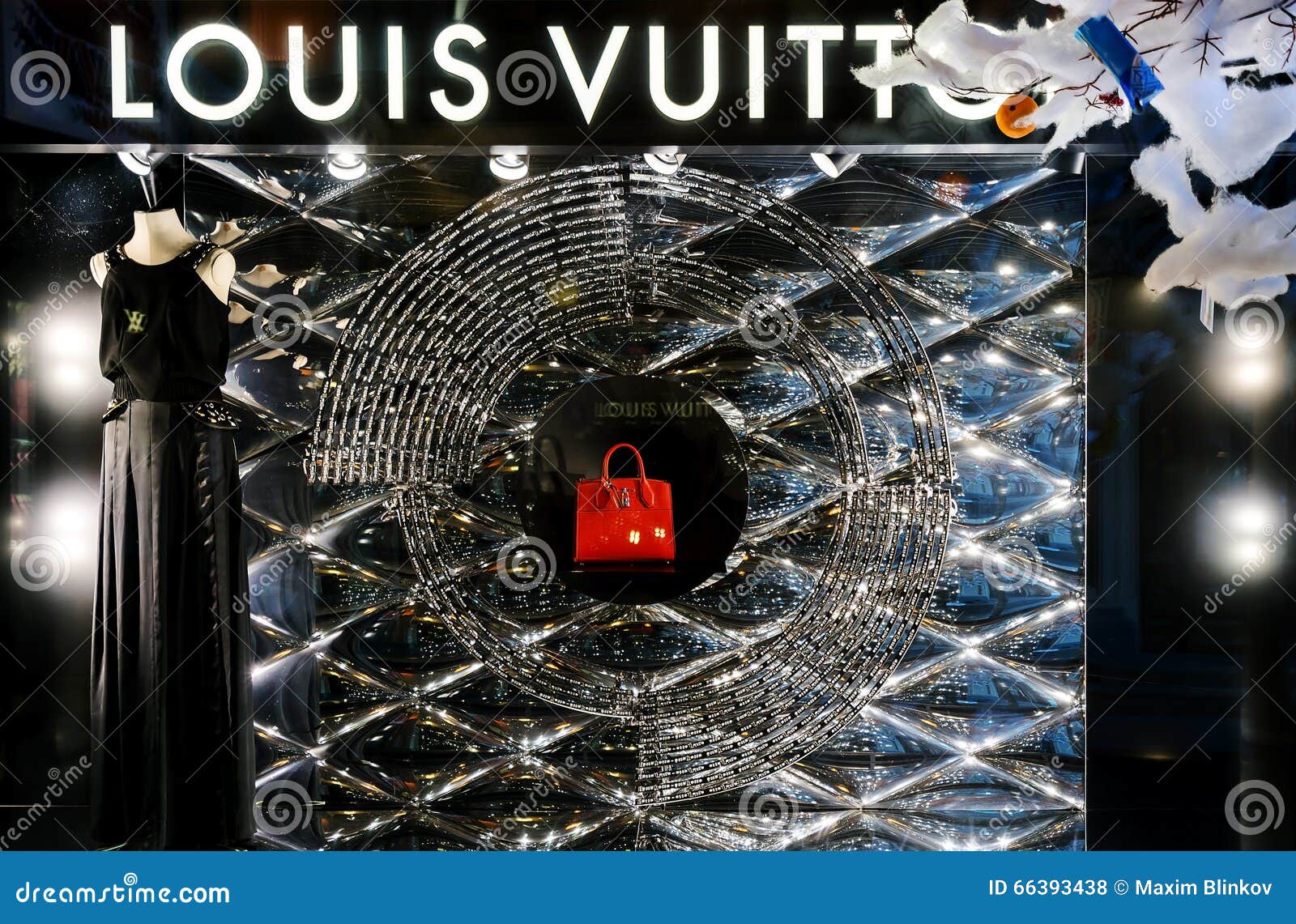 Louis Vuitton Store New Year Showcase Moscow 2018 – Stock