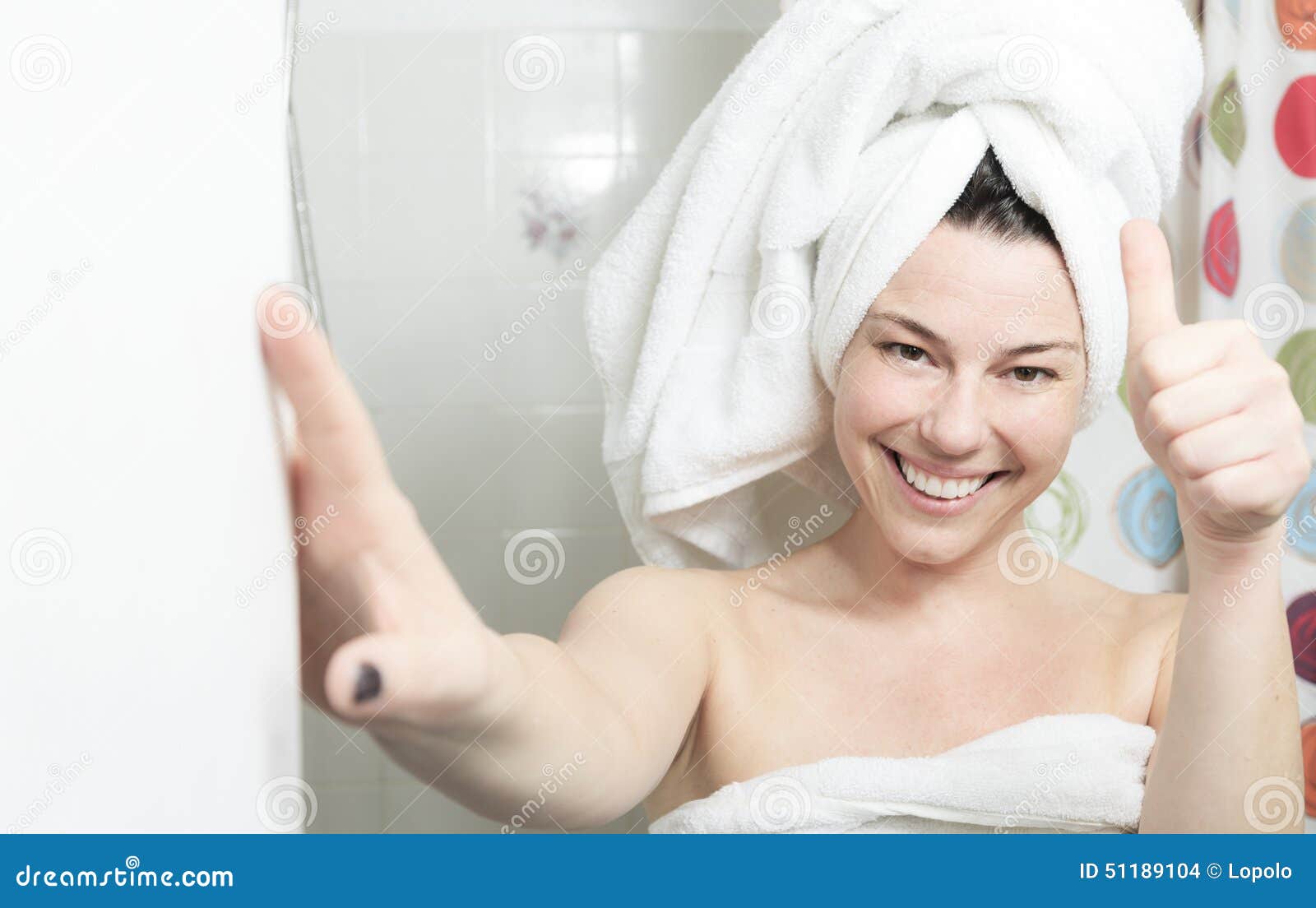 Жены после ванной. Девушка в полотенце. Женщина с полотенцем на голове. Красивая девушка в полотенце. Девушка после душа.