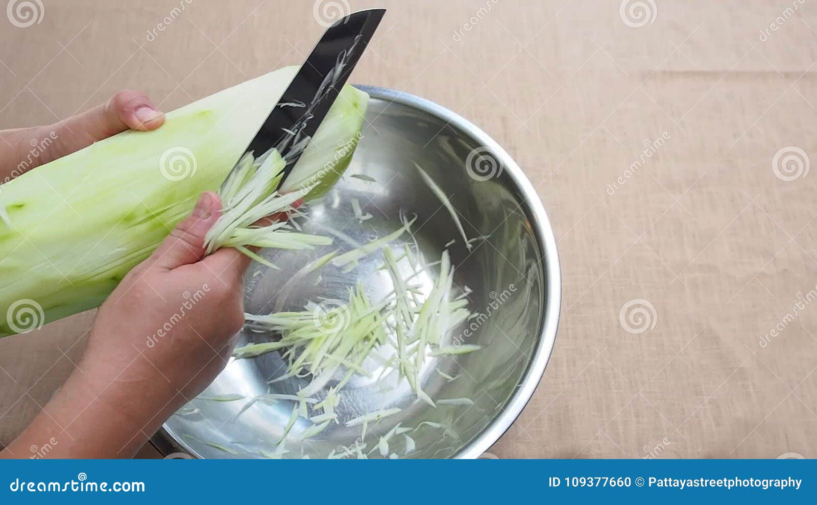https://thumbs.dreamstime.com/z/shredding-green-papaya-traditionally-knife-slicing-step-as-ingredient-thai-salad-recipe-stainless-steel-bowl-over-brown-109377660.jpg