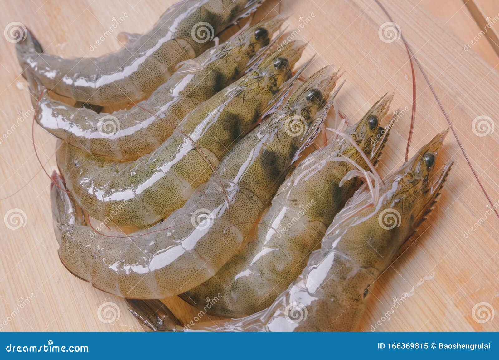 shrimp on the cutting board