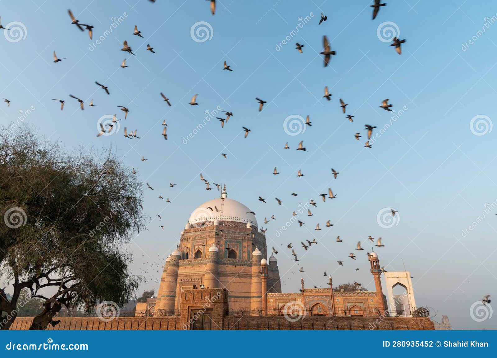 shah rukh ne -alam shrine multan