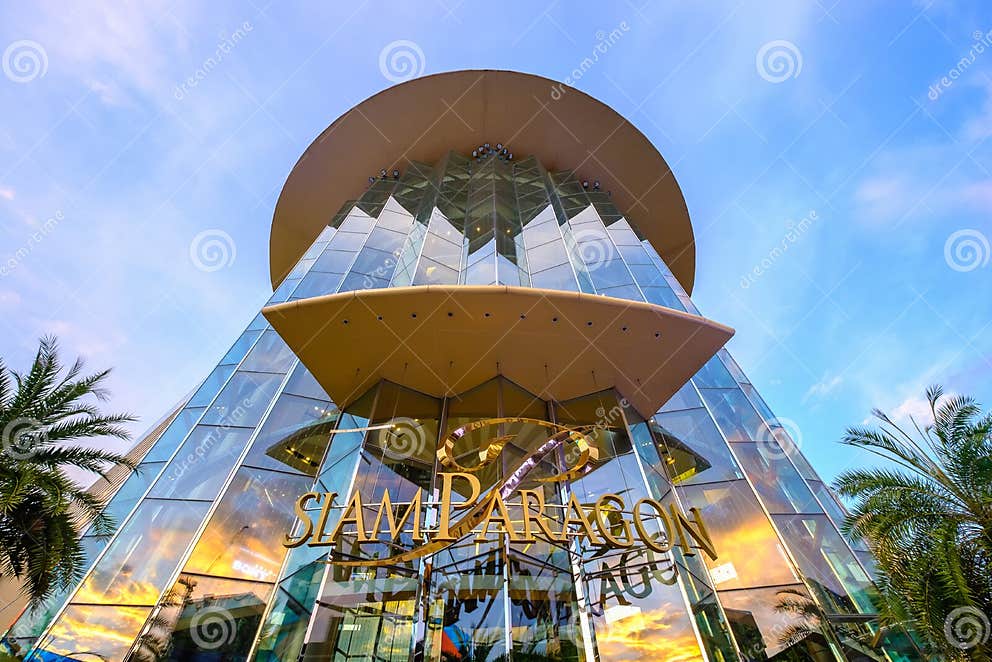 siam-paragon-mall-in-siam-square-mall-on-in-bangkok-thailand-with