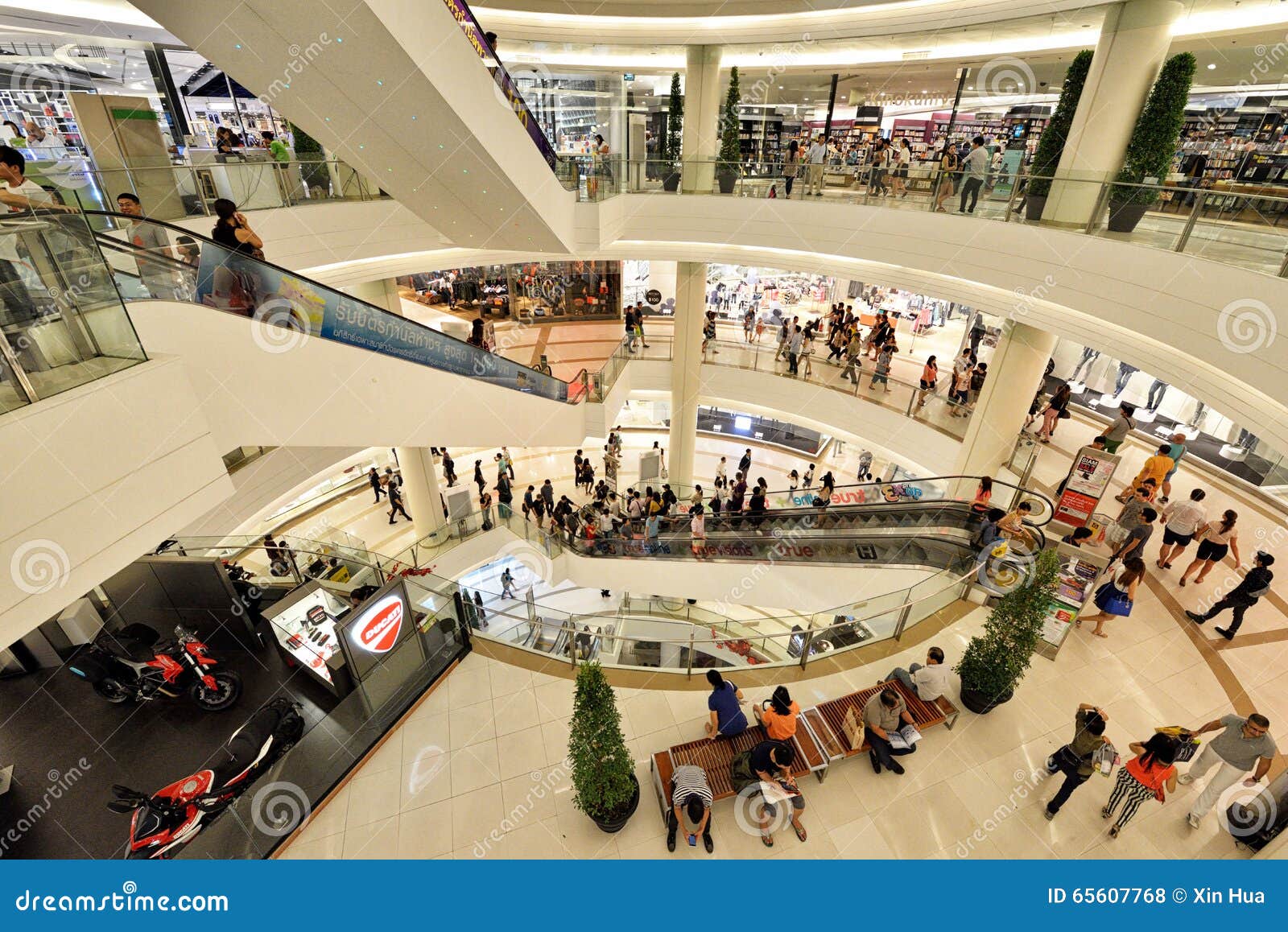 Siam Paragon Shopping Mall, Bangkok Editorial Stock Photo - Image of  consumption, commerce: 65607768