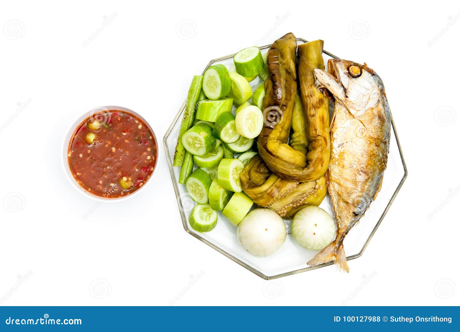 Siamesische Nahrung - Stirfischrogen #6. Thailändisches Lebensmittel, Paprikapaste, Gemüse und Makrele
