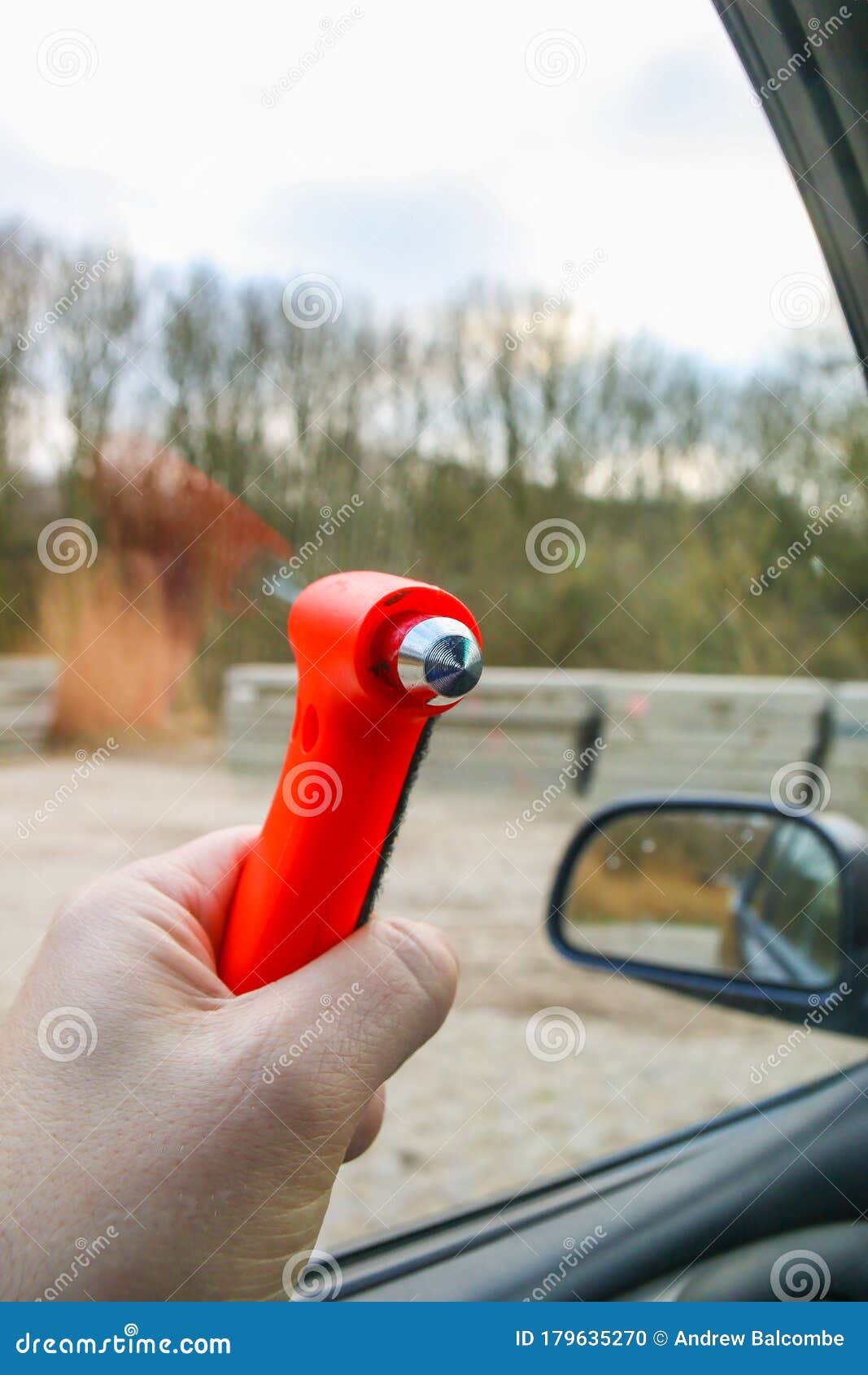 Sicherheitshammer, Der Benutzt Wird, Um Die Autofenster Zu Brechen.  Stockfoto - Bild von rand, fahrer: 179635270