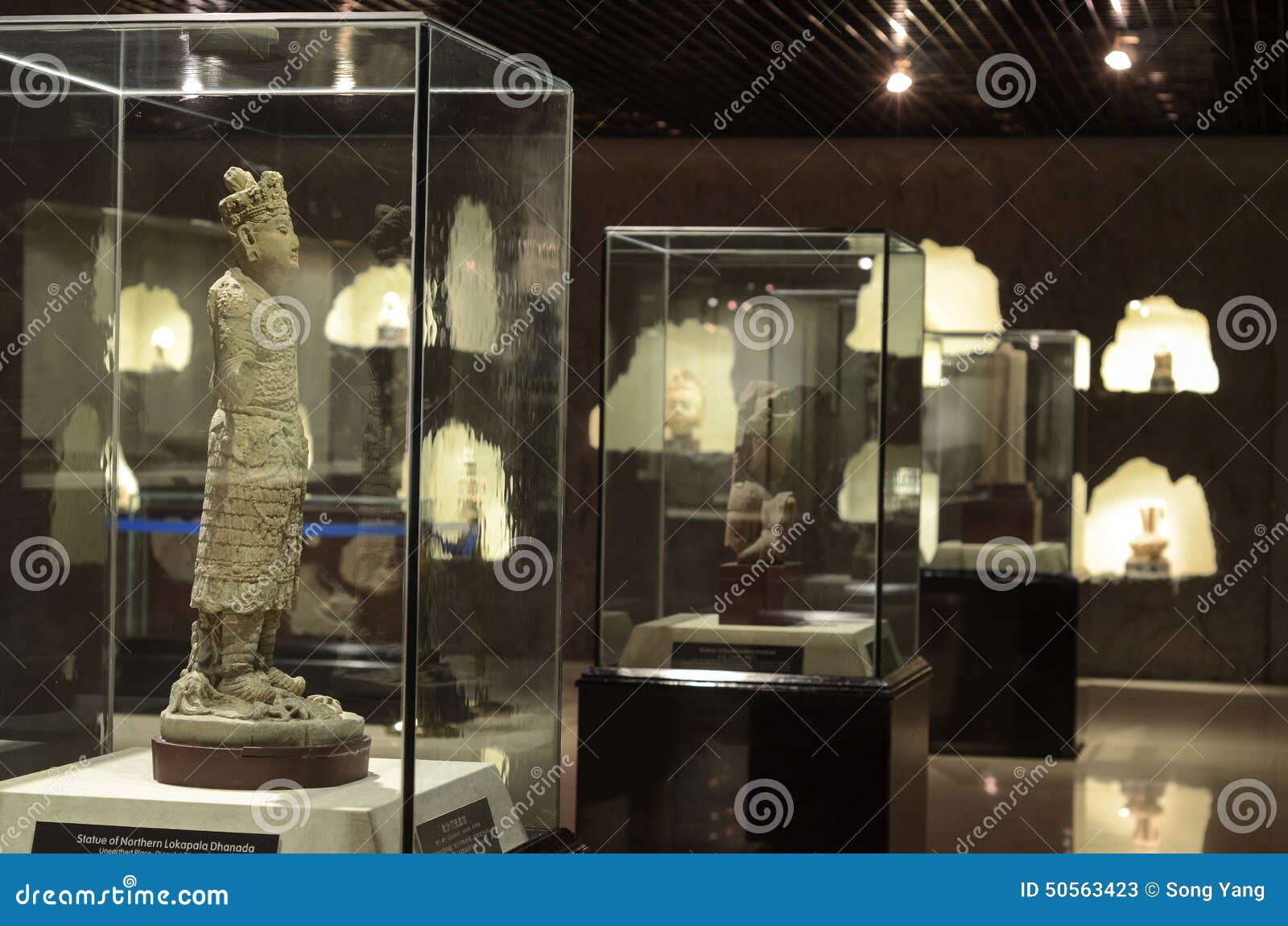 Sichuan Museum,China. editorial stock photo. Image of statue - 50563423