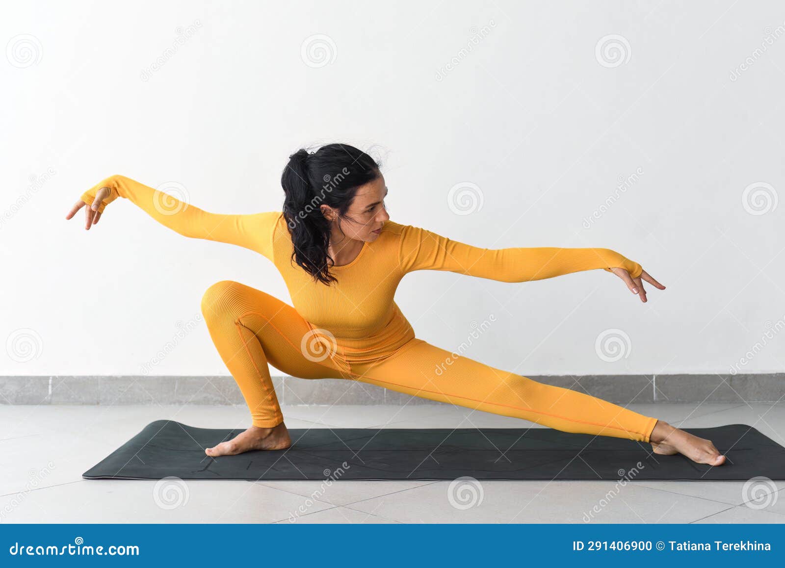 Comment faire la posture de yoga Skandasana