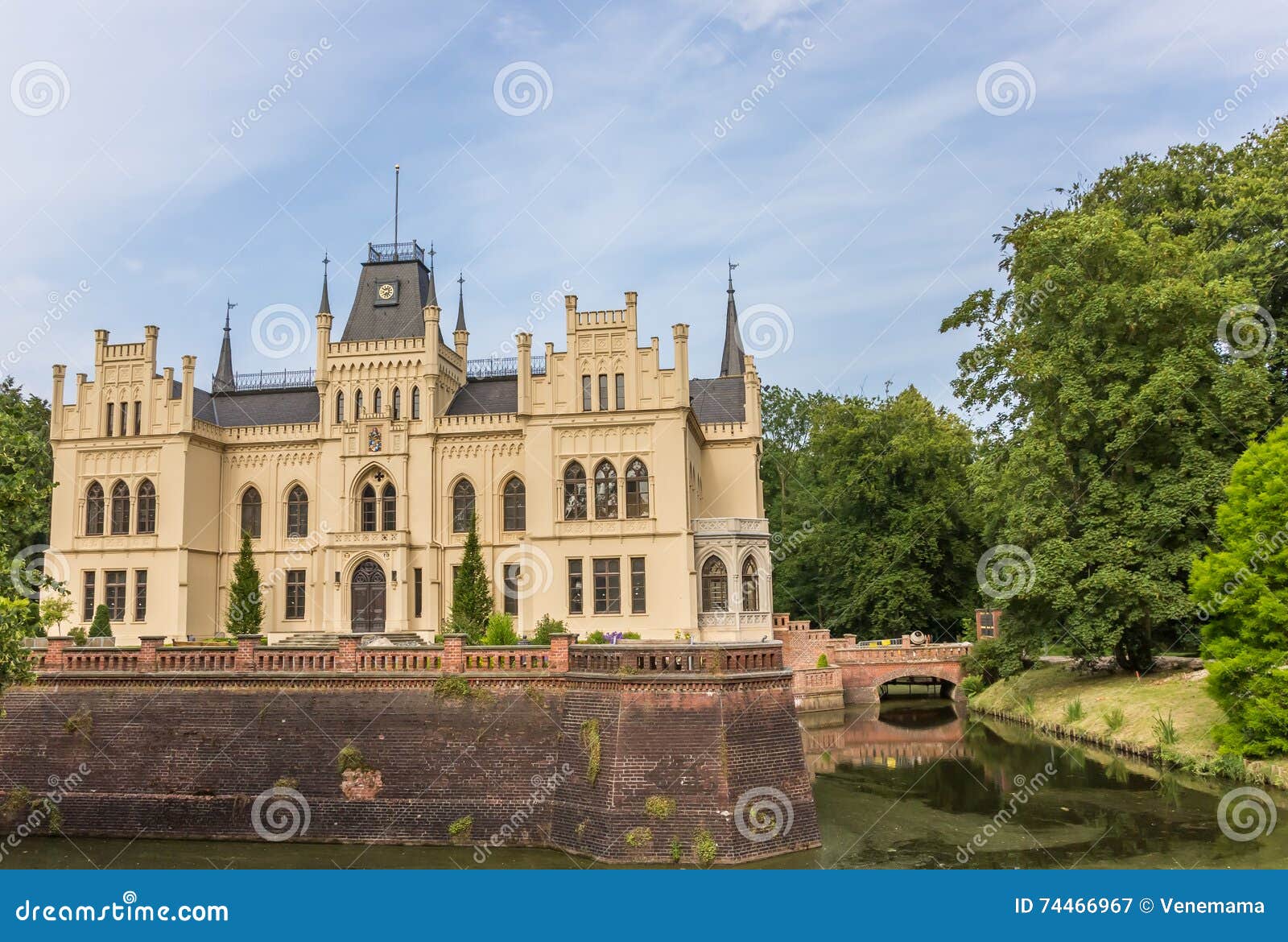 side view of the evenburg mansion in leer