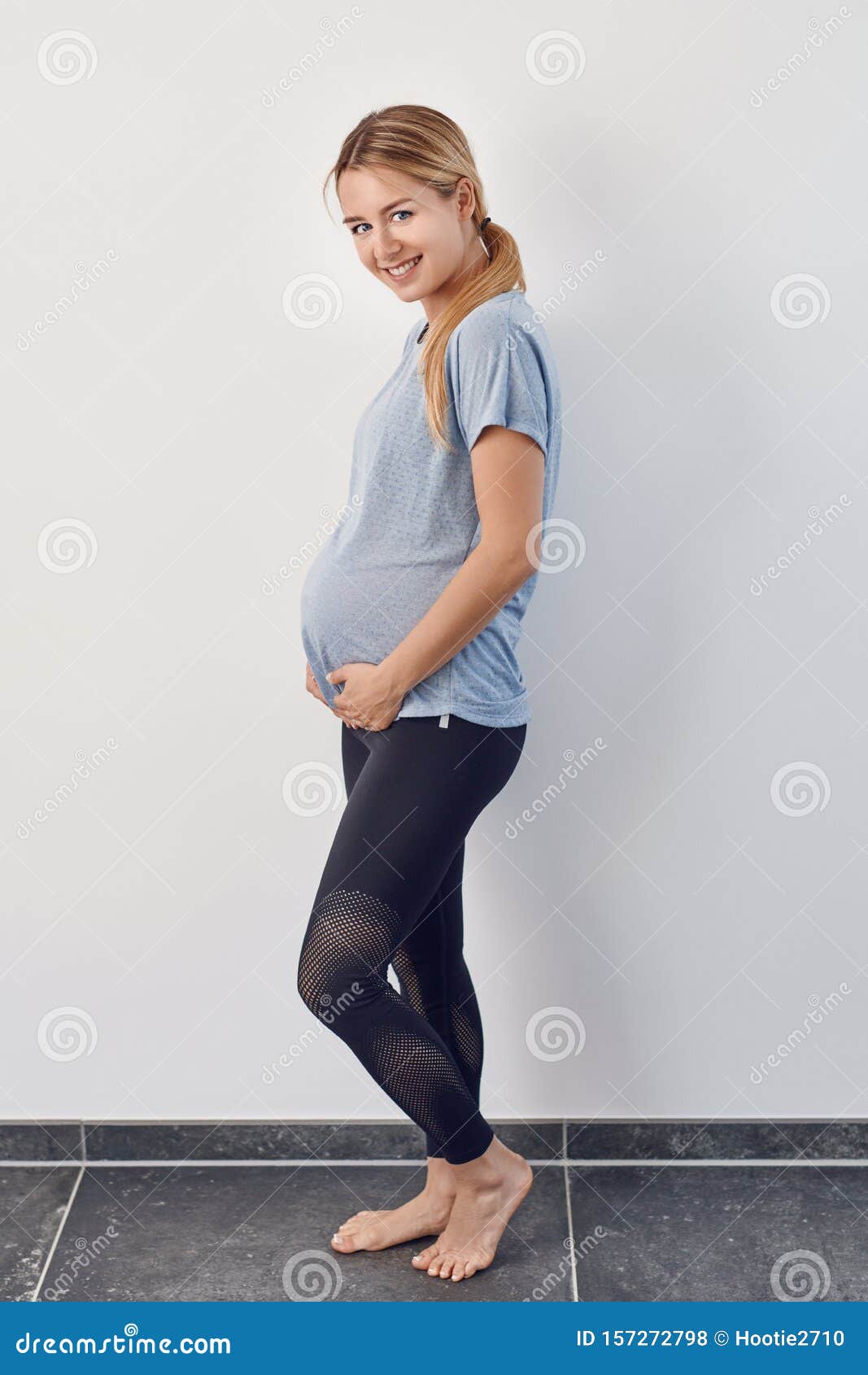https://thumbs.dreamstime.com/z/side-view-happy-casual-barefoot-pregnant-young-woman-cradling-her-baby-bump-her-hands-turning-to-look-camera-157272798.jpg