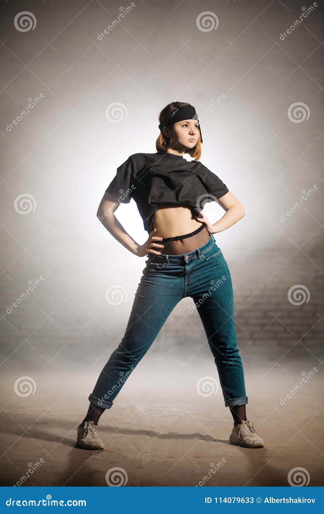 Hip Hop Dancer Nude Girl - Side View Photo of Street Girl Wearing Black Bandana on the Head Stock  Image - Image of dance, beautiful: 114079633