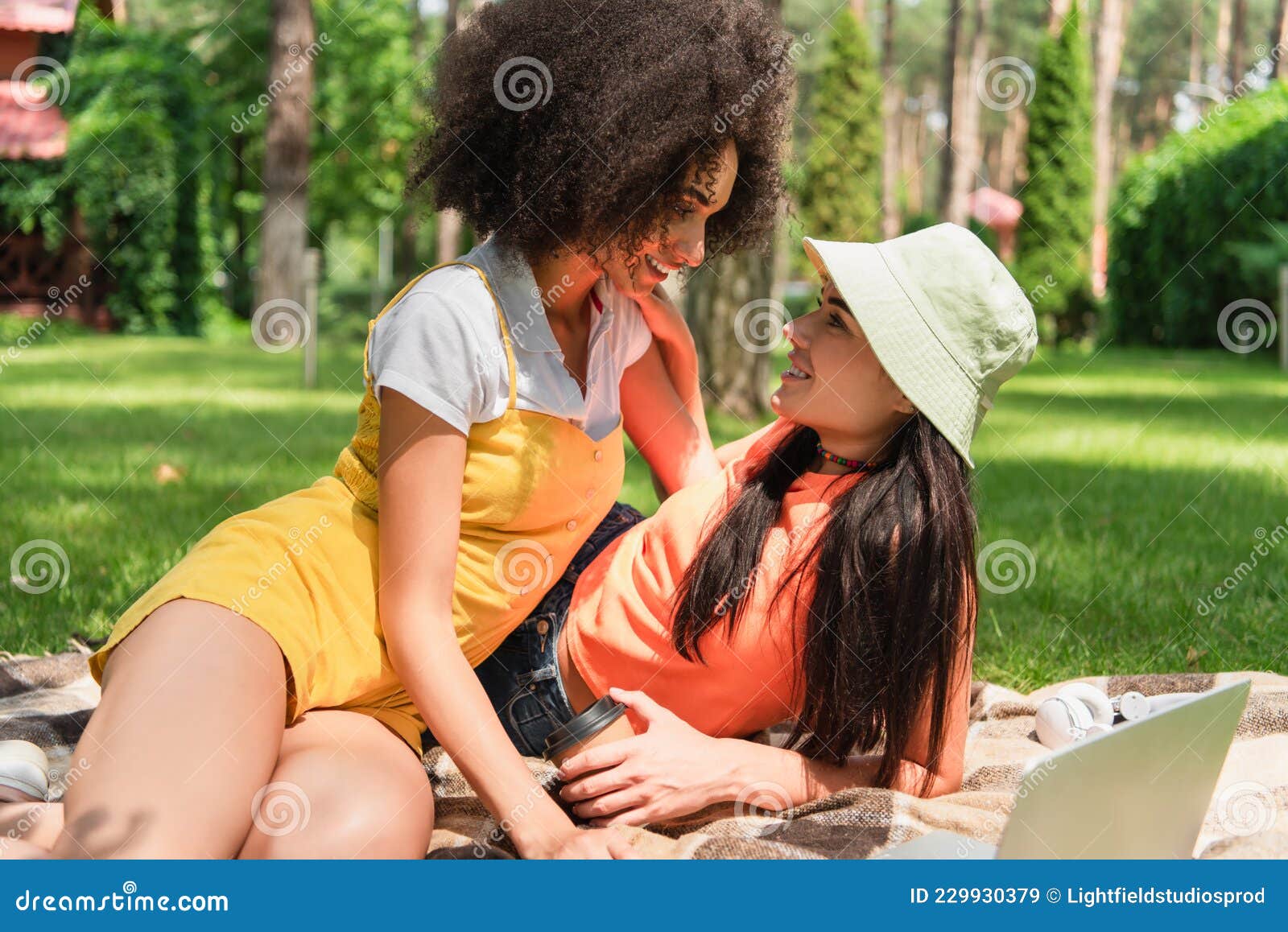 Lesbian Interracial Pics