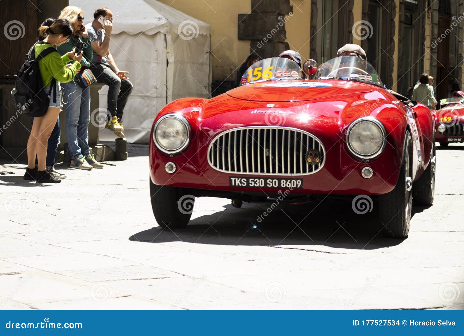 Siena Itália. 18 De Maio De 2018. Corrida De Carros Antigos Pelas Ruas Da  Cidade De Siena. Coleção De Automóveis Imagem de Stock Editorial - Imagem  de homem, automotriz: 177527534