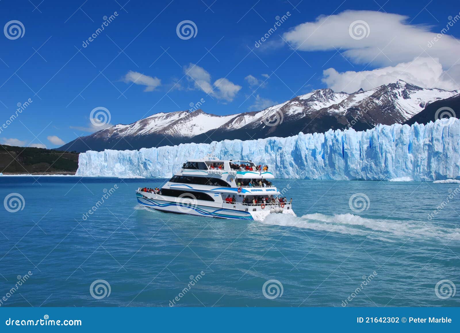 sightseeing on lago argentino