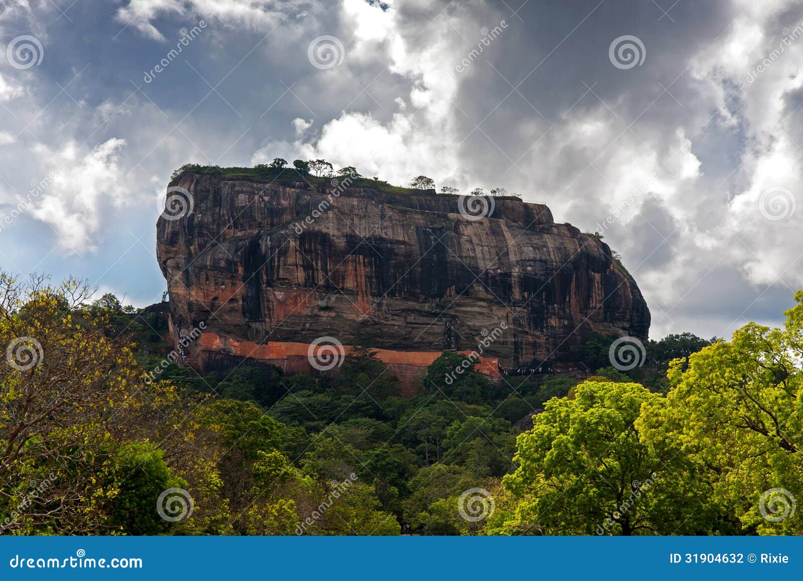 Sigiriya vaggar. Sigiriya också som är bekant som Lion Rock, i den Matale regionen av centrala Sri Lanka. Denna forntida plats var en gång huvudstaden och är nu en Unesco-världsarv