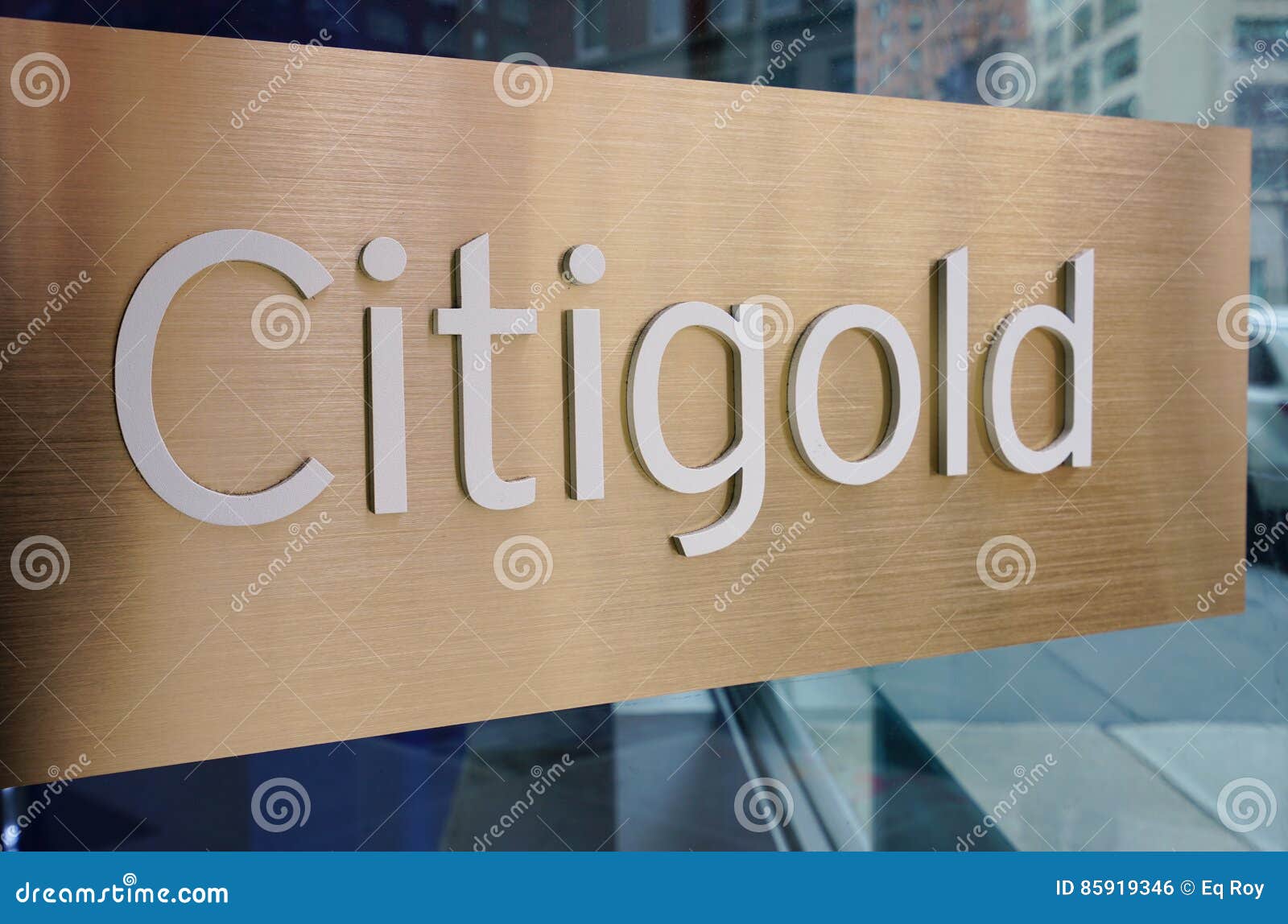 sign-for-citigold-at-the-entrance-of-a-citibank-branch-editorial-photo