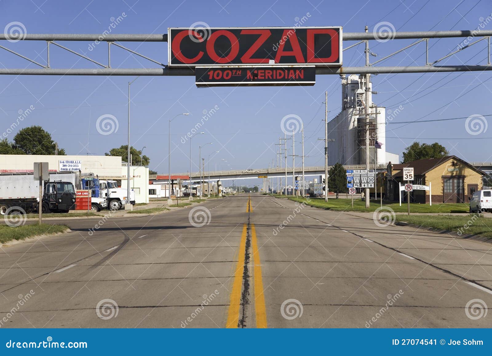 Sign that names Cozad editorial photo. Image of silo 27074541