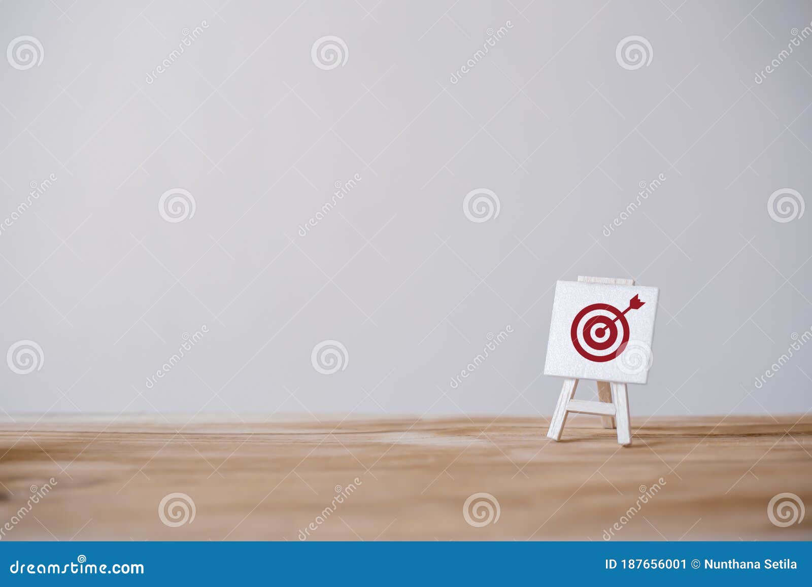 sign stand with an arrow in the target.tactics of advertising targeting. advertise campaigns. goal achievement and purposefulness