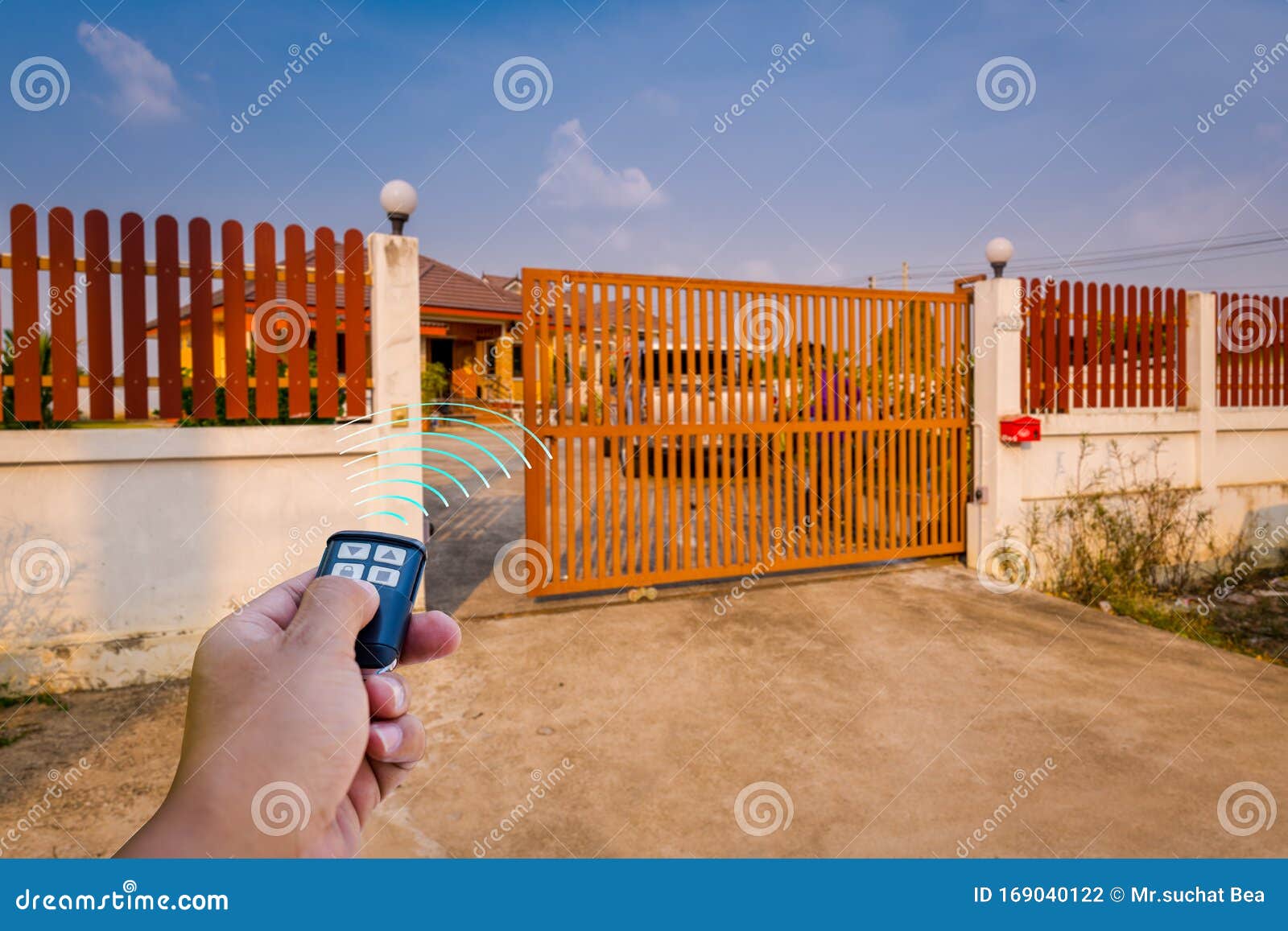 a signal of remote control show when person open automatic gate at home,motor automatic gate