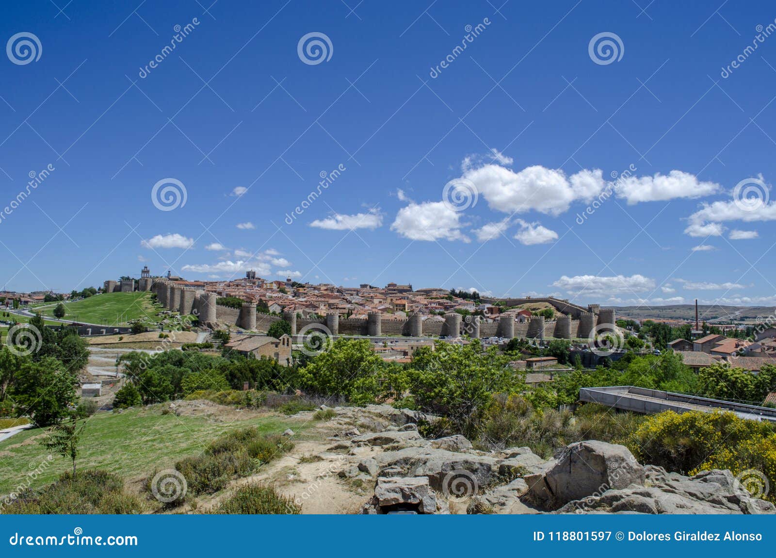 Sikt av den historiska staden av Avila Spanien. Panorama- av den medeltida och walled staden av Avila i Spanien