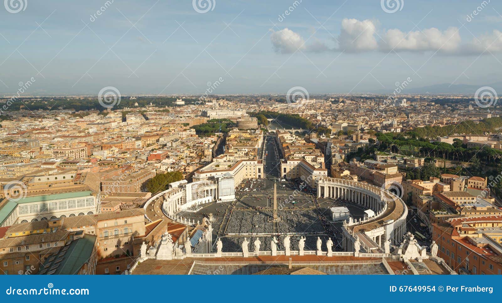 Sikt av Rome från Sts Peter basilika i Italien. Sikt av Rome från taket av Sts Peter basilika, Vatican City, Rome, Italien