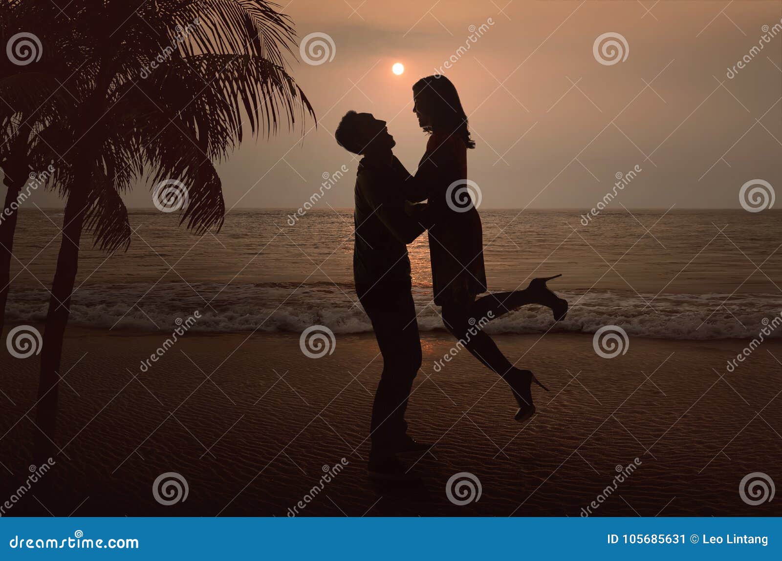 https://thumbs.dreamstime.com/z/silhouette-asian-couple-love-beach-sunset-105685631.jpg