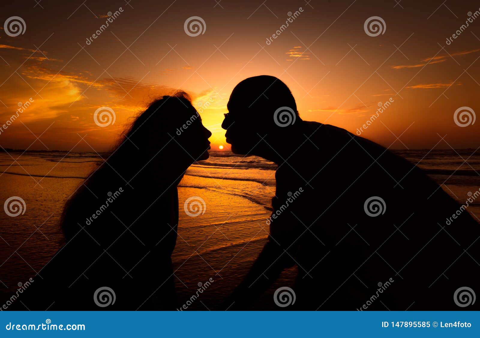 Silhouette Couple Kissing Over Sunset Background Stock Image Image Of Woman Summer 147895585