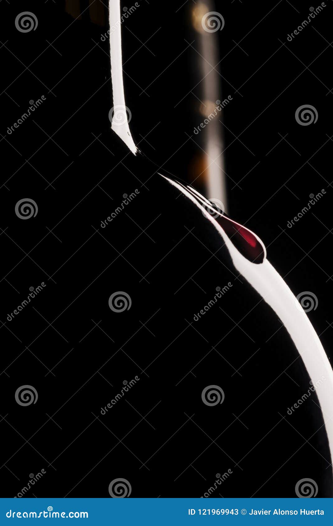silhouette of wine bottle, black background, two bottles of wine, studio photography of bottle silhouettes