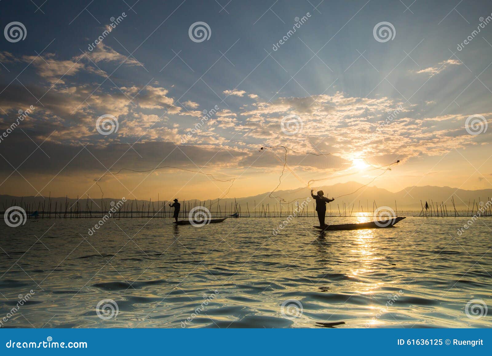 467 Fisherman Throwing Net Sunrise Thailand Stock Photos - Free & Royalty-Free  Stock Photos from Dreamstime