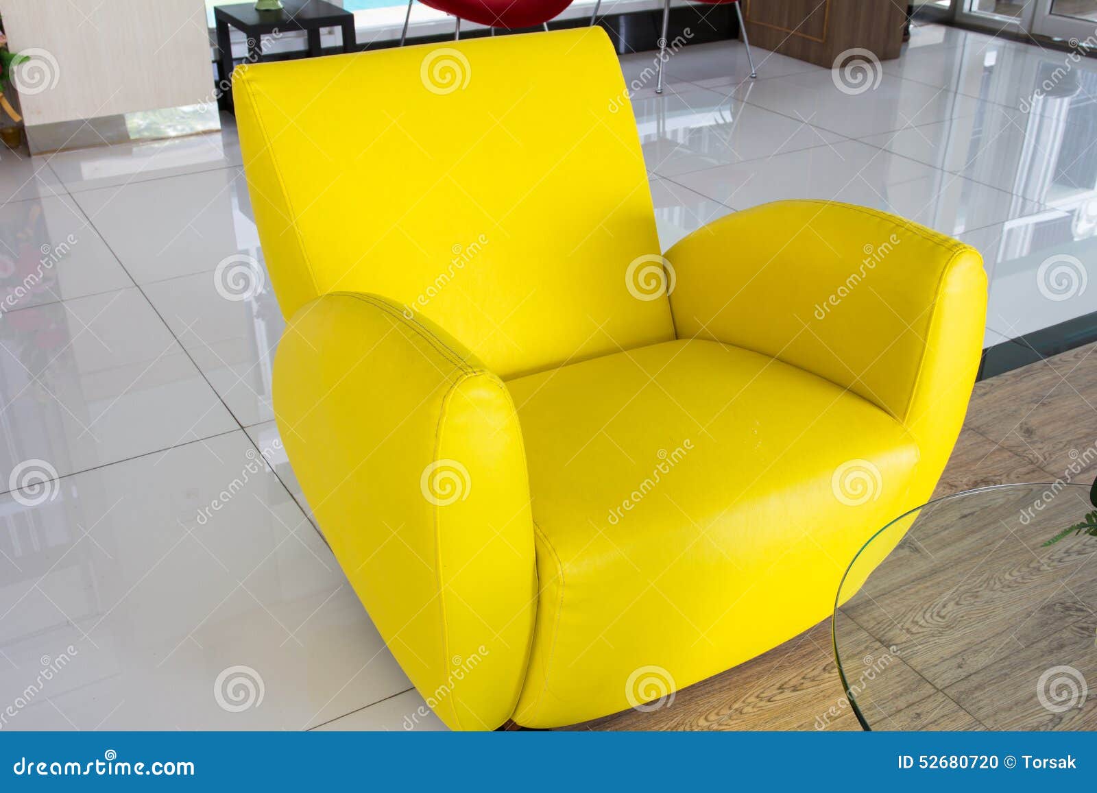Silla amarilla moderna foto de archivo. Imagen de objeto 52680720