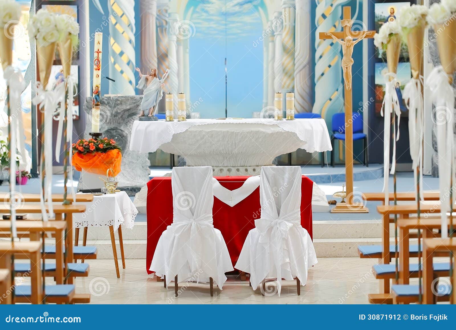 Sillas De La Boda En Iglesia Foto de archivo - Imagen de hermoso, azul: 30871912 Sillas De La Boda En Iglesia Foto de archivo - Imagen de hermoso, azul: 30871912