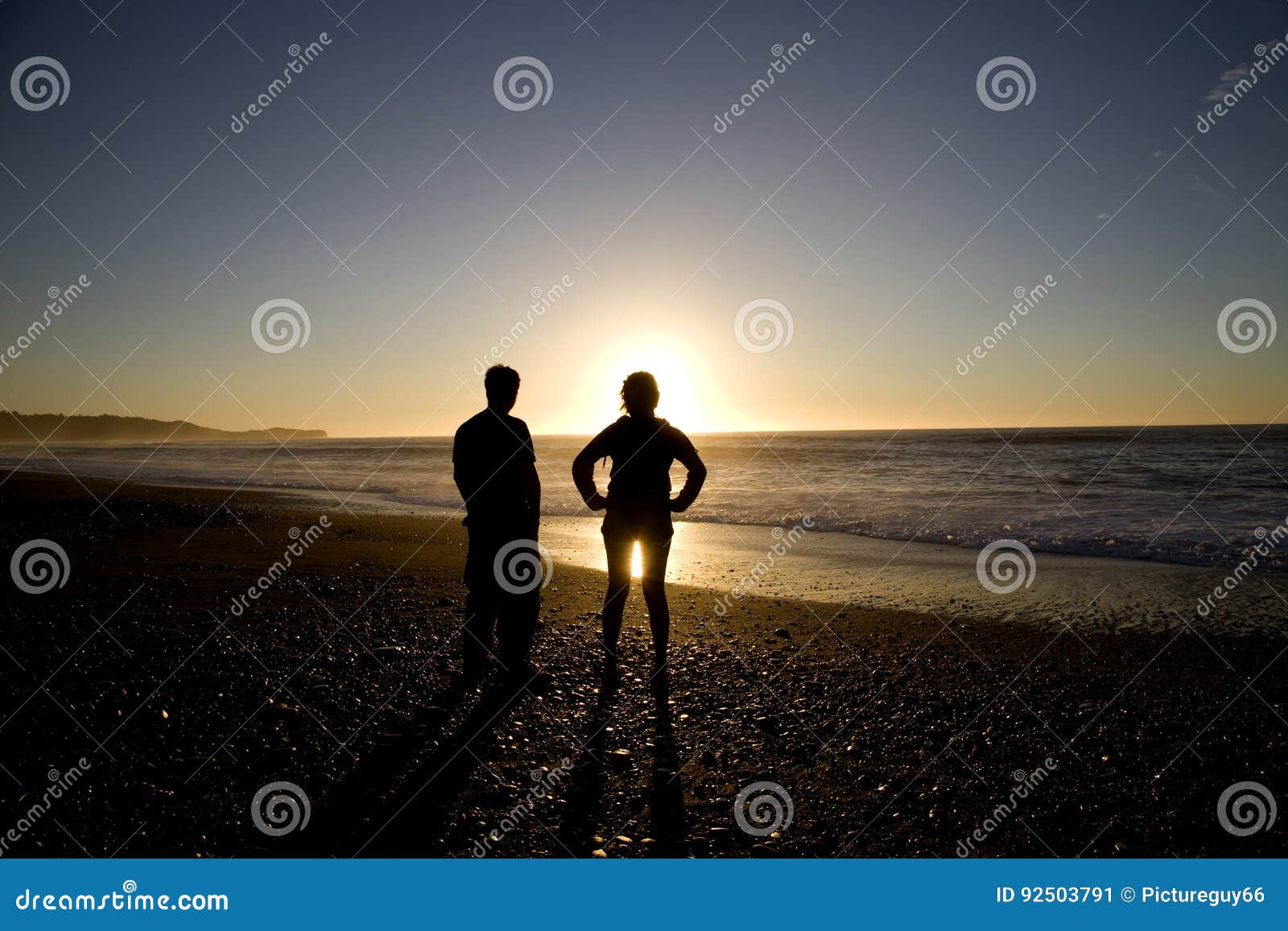 sillouette people and beach