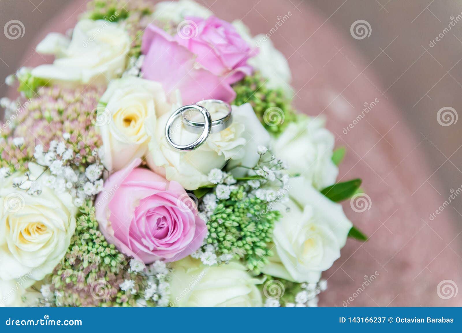 Wedding Rings On Bright Flower Bouquet Stock Image Image Of Fresh Gold 143166237