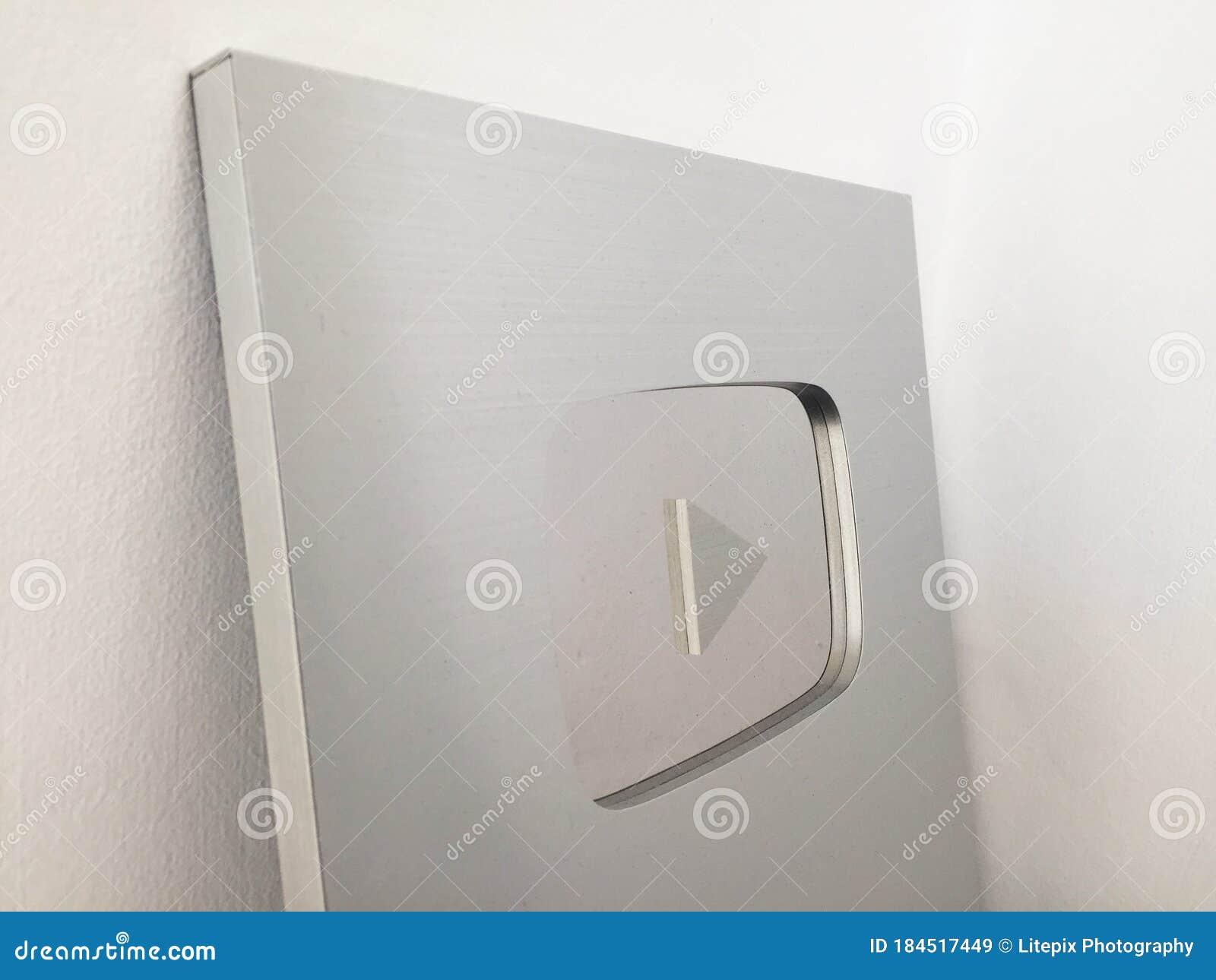 Silver Youtube Play Button Creator Award For 100 000 Subscribers Editorial Stock Image Image Of Website Creator
