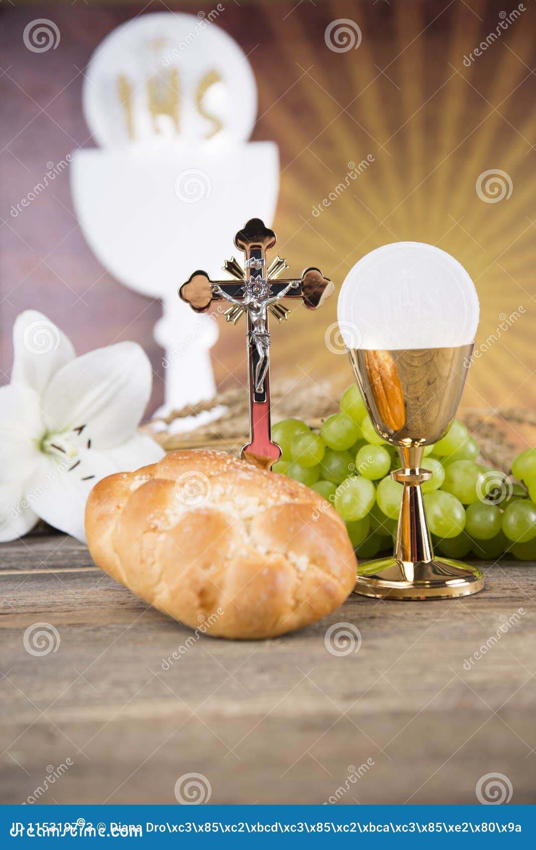 Featured image of post Foto Calice Eucaristia L eucaristia manifesta sul piano sacramentale il senso profondo della morte e della risurrezione la celebrazione dell eucaristia include queste due dimensioni di chiamata e invio di raduno e missione