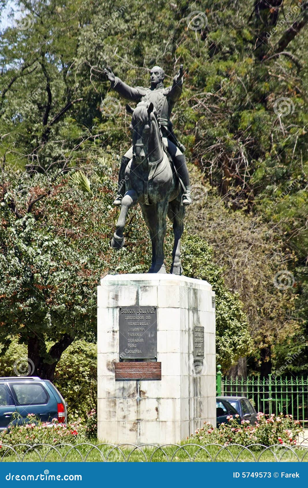 simon bolivar statue