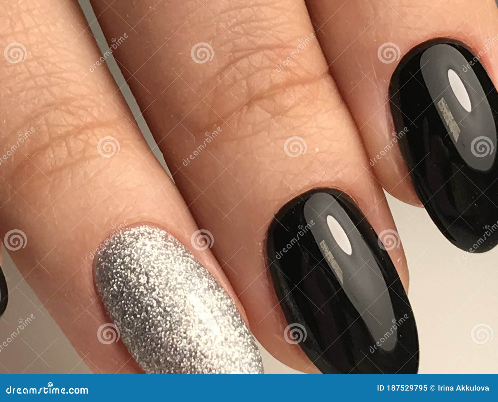 25 Simple Nail Designs of 2023