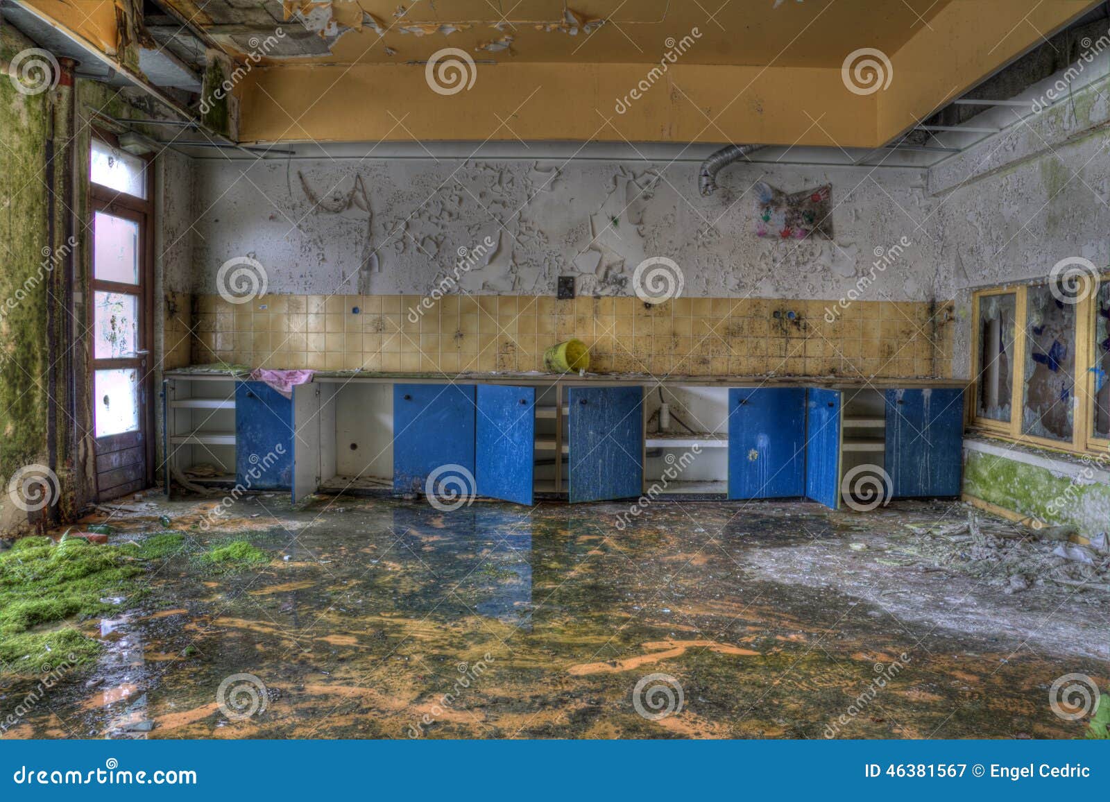 Sinaasappel en blauw verlaten keuken stock foto afbeelding: 46381567
