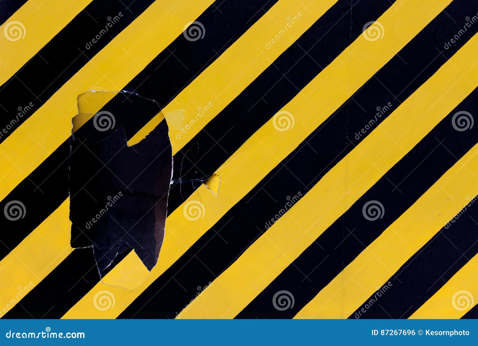 Sinal de aviso amarelo - isolado fotos, imagens de © iqoncept