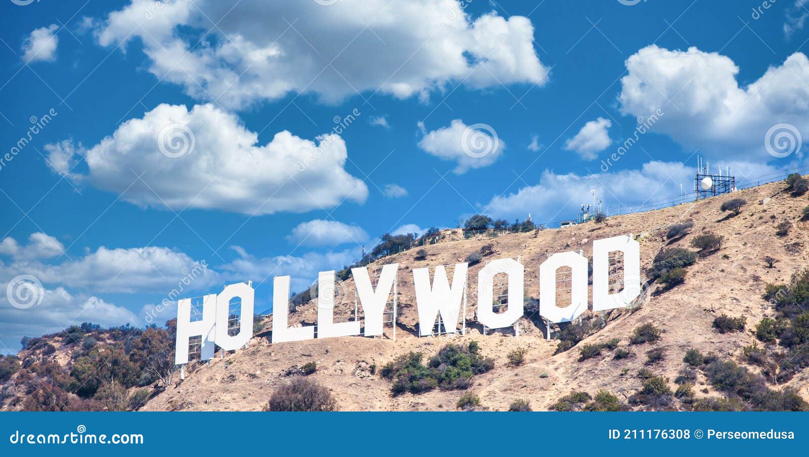 Sinal De Hollywood Em Los Angeles No Céu Azul Foto de Stock