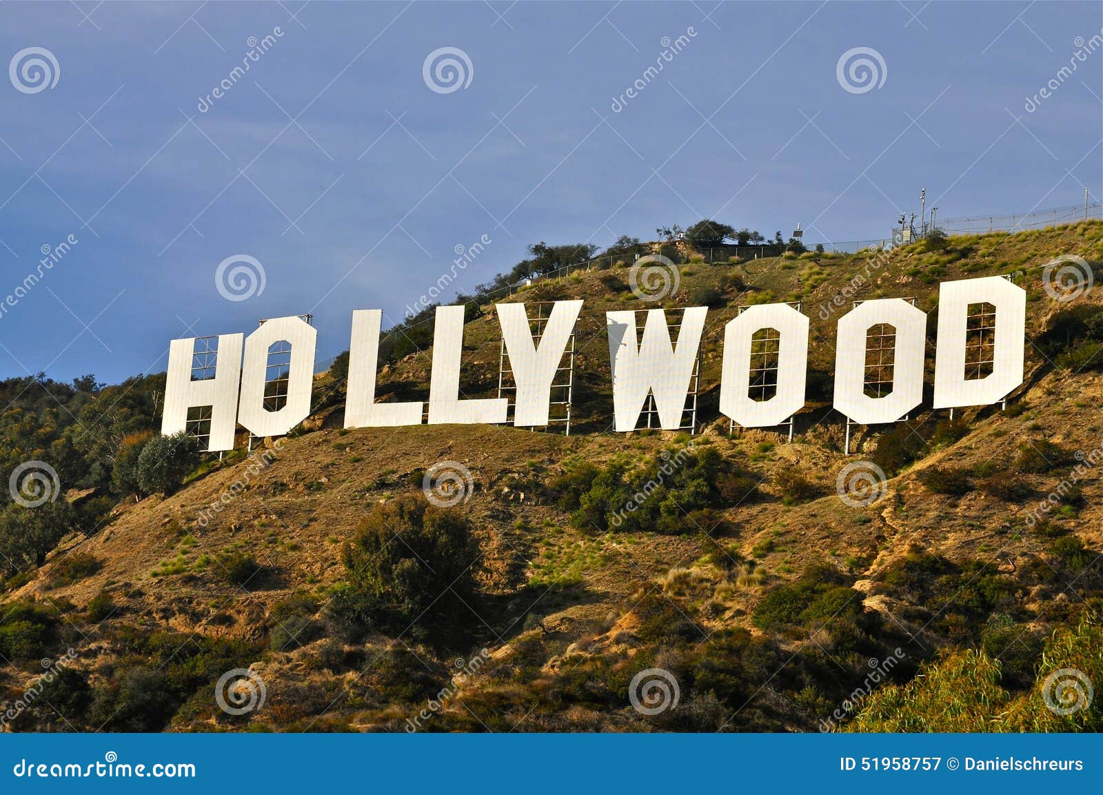 Sinal De Hollywood Em Los Angeles No Céu Azul Foto de Stock