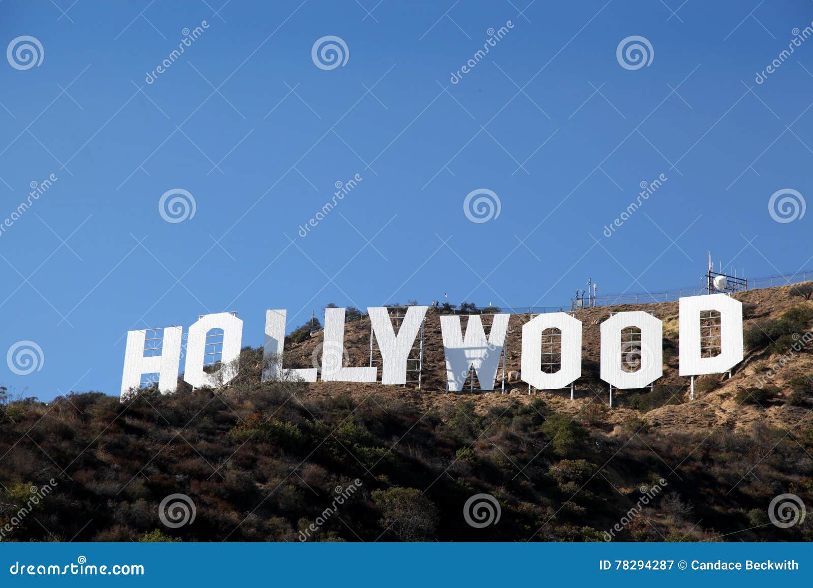 Sinal De Hollywood Em Los Angeles No Céu Azul Foto de Stock